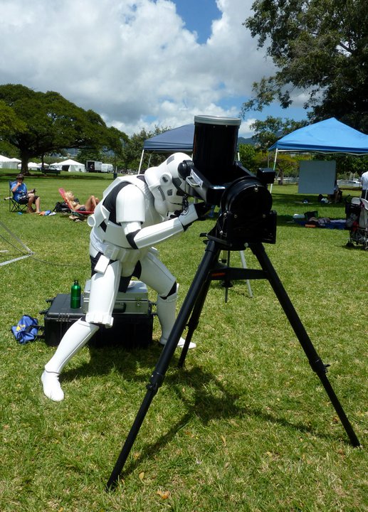 Imperial Stormtrooper checks out Earth's Sun at the Hawaii Geek Meet.